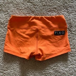Small nectarine 
2.5" inseam
Mid rise
